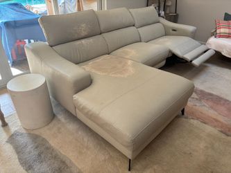 Kasala sofa with built-in recliner
