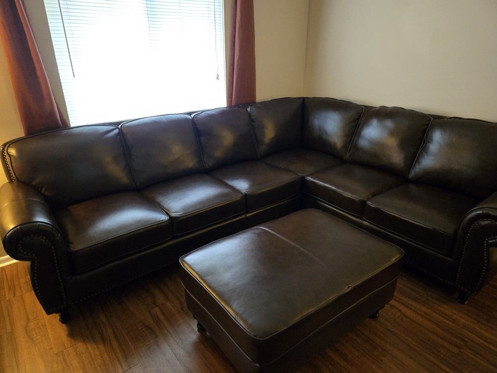 Abbyson Italian Leather Sectional With Ottoman