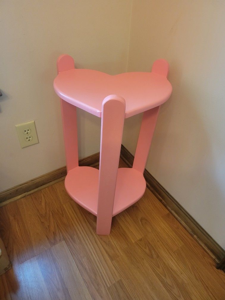 Heart shaped pink corner shelf, Side table in shape of a Heart. Plant stand, Toy shelf.