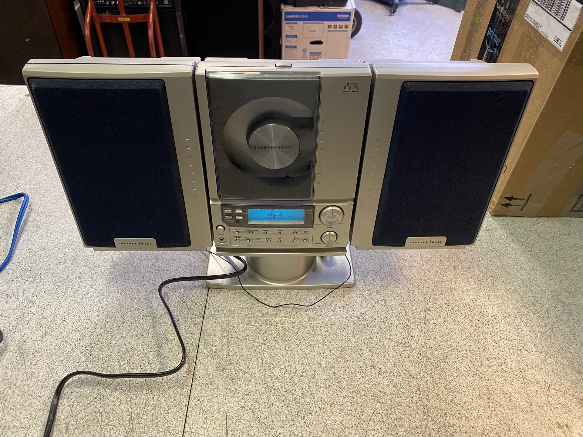 Sharper Image SO226 S0226 Vertical Stereo CD Player AM/FM Radio Silver Exterior