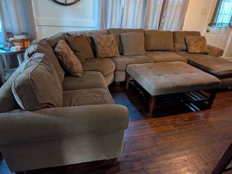 Brown sectional w/, ottoman