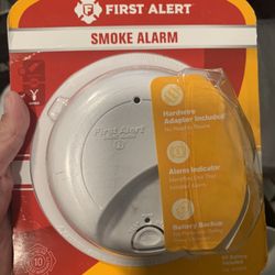 FIRST ALERT Hardwired Smoke Detector