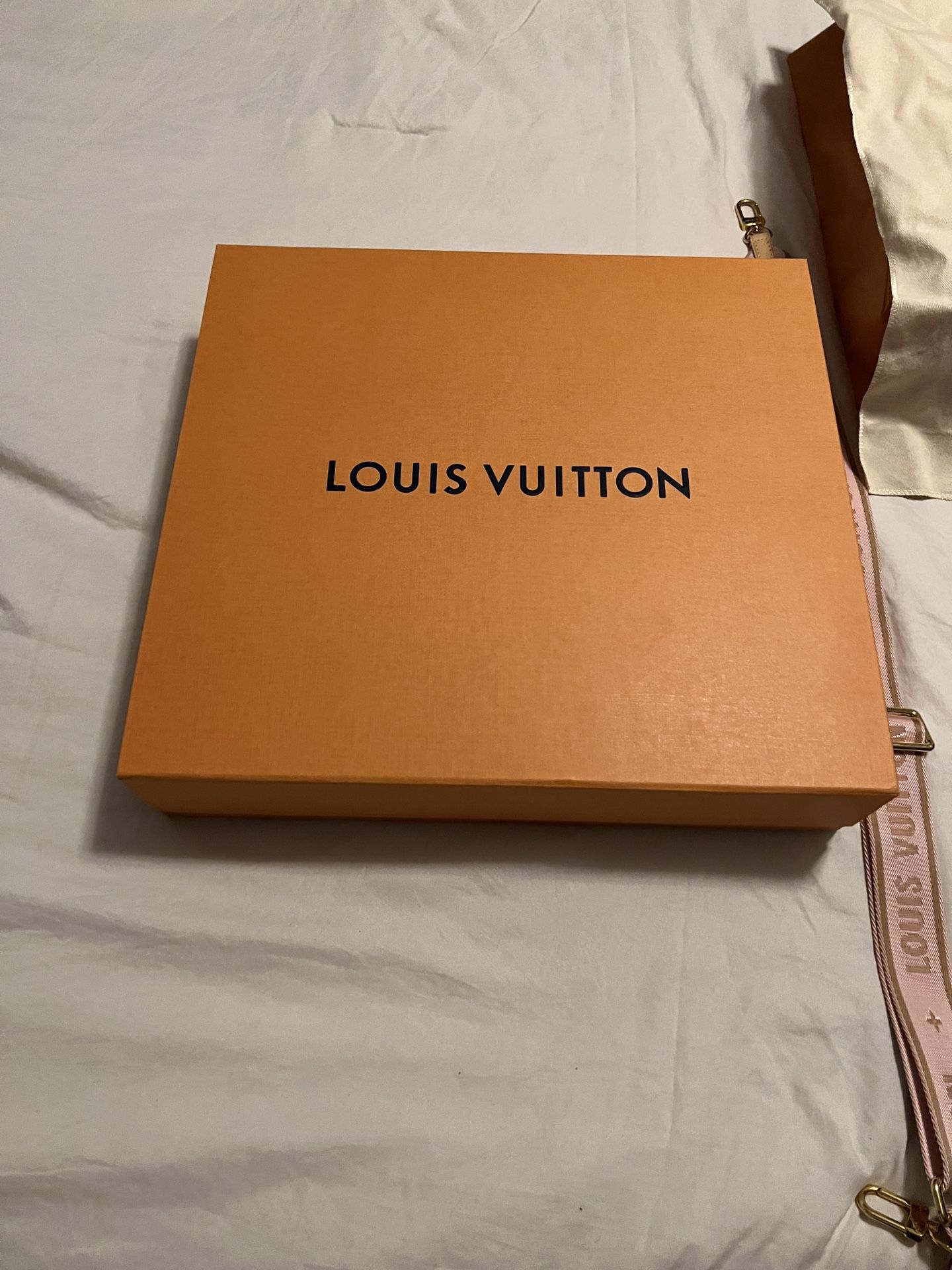 Womens LV Multi color Purse for Sale in Mustang, OK - OfferUp