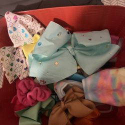 Bows And Scrunchies 