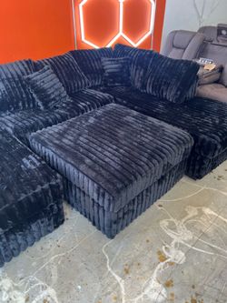 Cozy stylish nice Sectional!