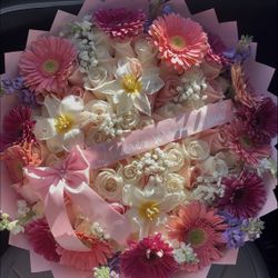 Ramo Buchon Rose Bouquet Valentines Day