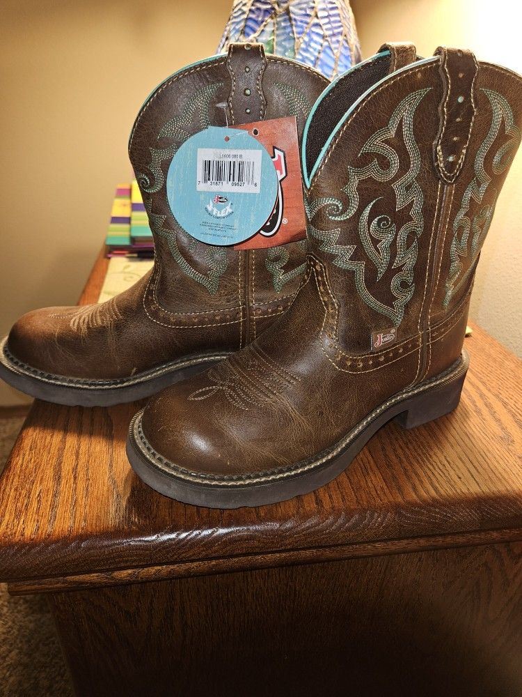 Justin Size 8B Boots, Brand New