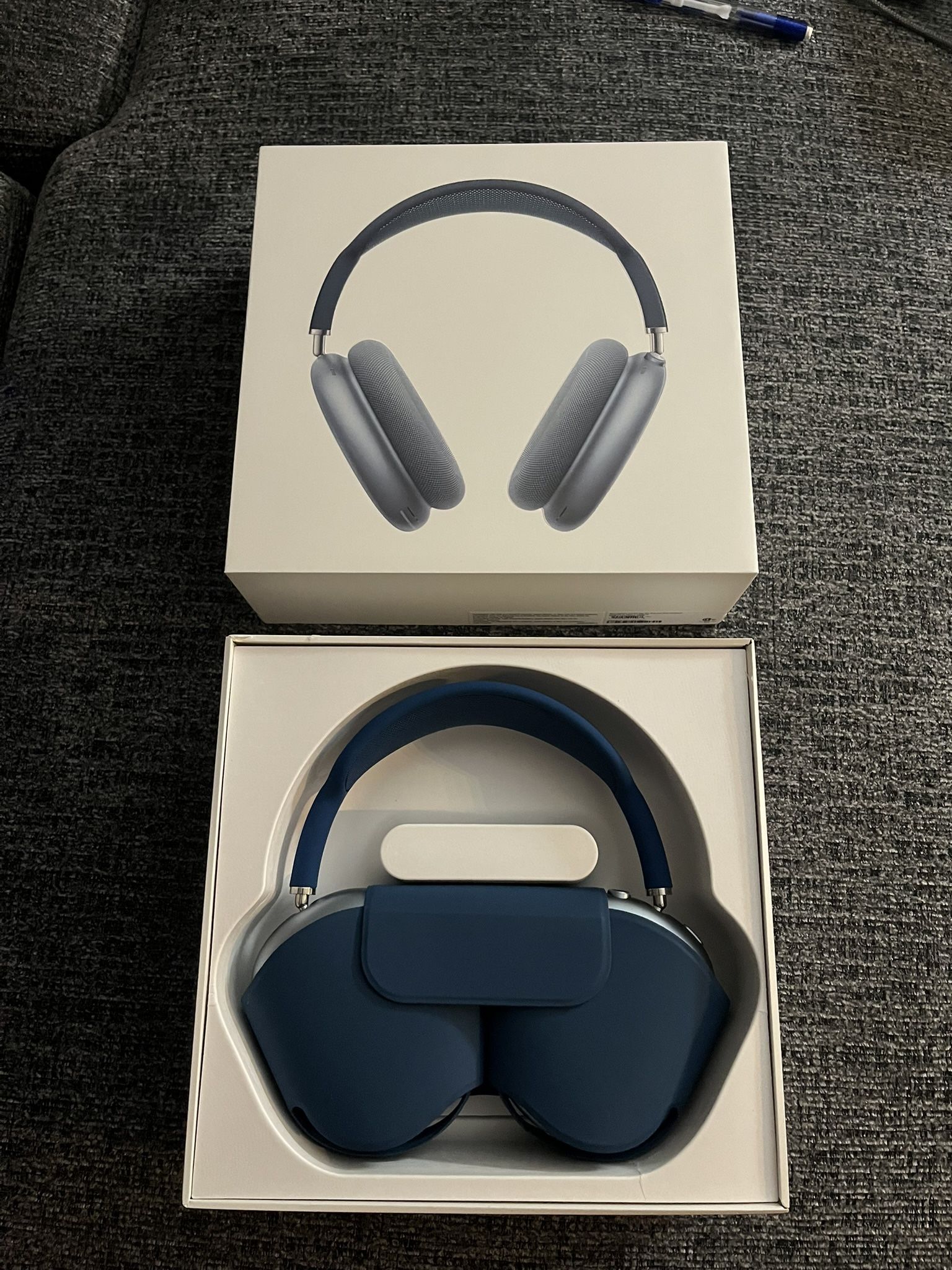 AirPod Max blue