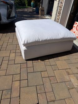 Rh Large White cloud  Ottoman
