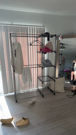 Closet shelving unit