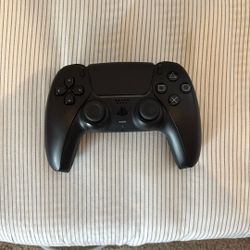 PS5 CONTROLLER (black)