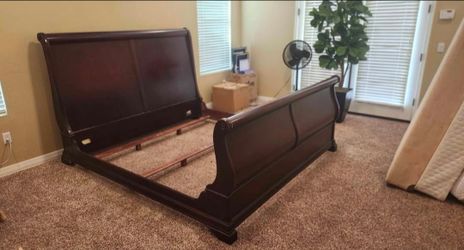 Beautiful Ashley Furniture King sz Sleigh Bed