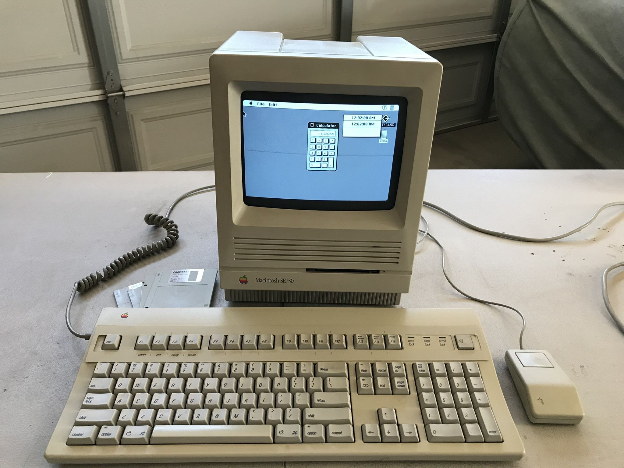 Vintage Apple Macintosh SE/30 Computer Working W/ Original Mouse & Keyboard