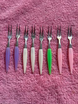 8 Dessert/cake/fruit Forks
