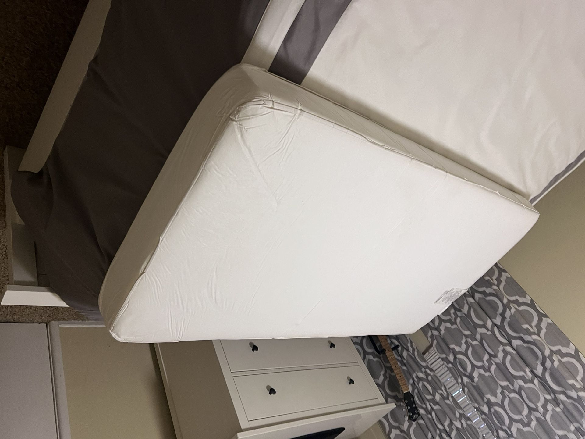 Safety 1st Heavenly Dreams Baby Crib & Toddler Mattress w Sealy Mattress pad and Burts Bees Sheet