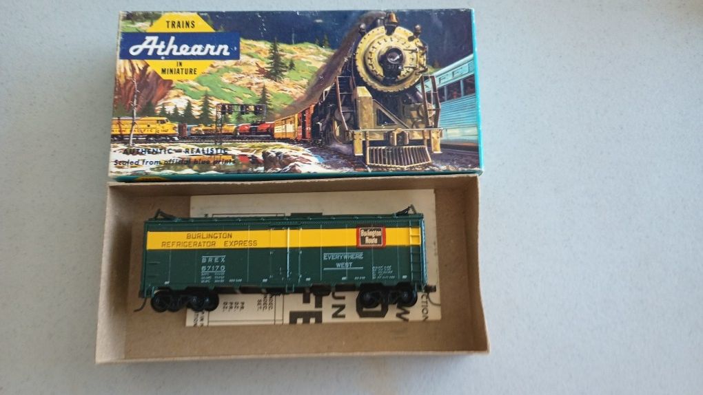 Vintage Athearn Ho Scale Toy Train Burlington Refrigerator Express Freight Car No. 1610