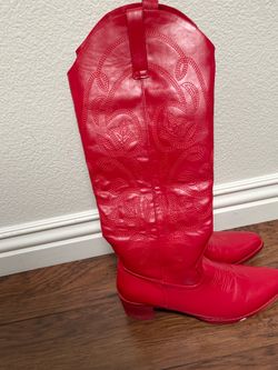 Red and black womens boots like new