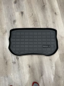 Tesla Model 3 Floor Mats And Cell Phone Charger