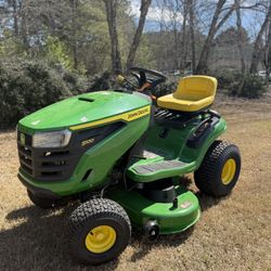 John Deere Riding Lawnmower 