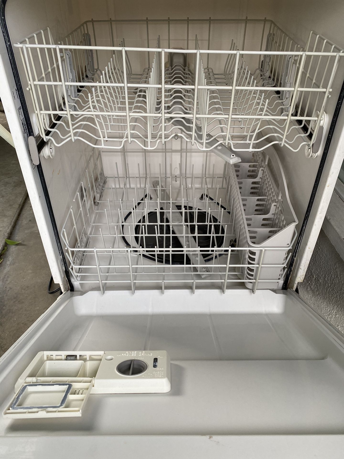 Amana white Dishwasher ADB1100AWW5 for Sale in Claremont, CA OfferUp