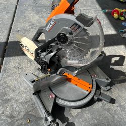 RIDGID 15 Amp Corded 10 in. Dual Bevel Miter Saw with LED Cutline Indicator