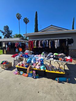HUGE YARD SALE !