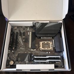 Gigabyte Z690 UD DDR4 LGA1700 Motherboard