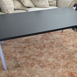 Table w/ adjustable legs