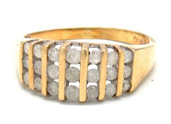 Ladies Diamond/Gold Cocktail Ring