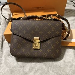 Louis Vuitton Pochette Métis