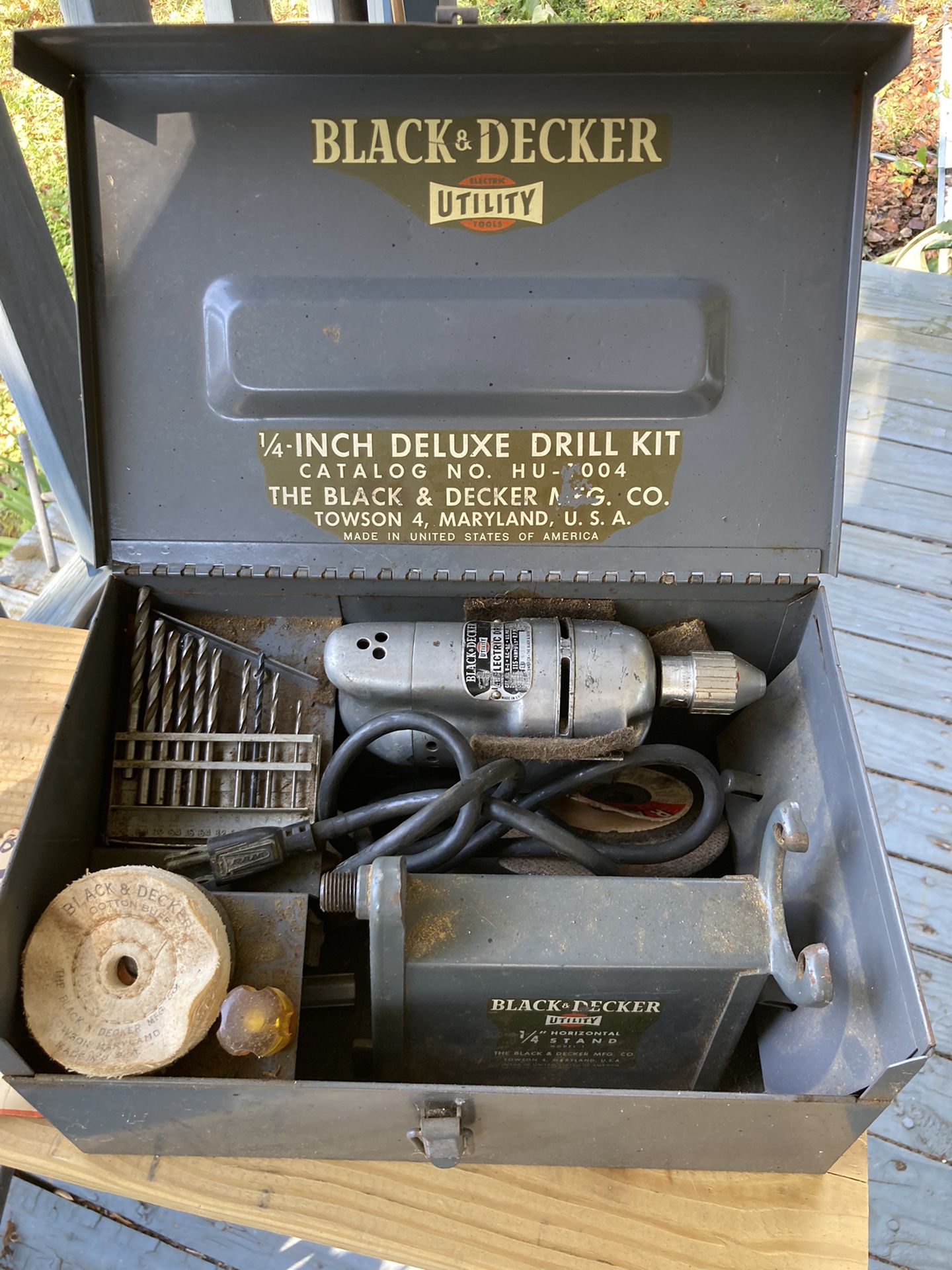 Drill antique Black & Decker with case and attachments yes he works