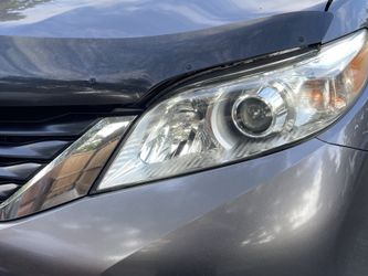 Driver Side Headlight Assembly Halogen Compatible with 2011-2020 Sienna LE XLE