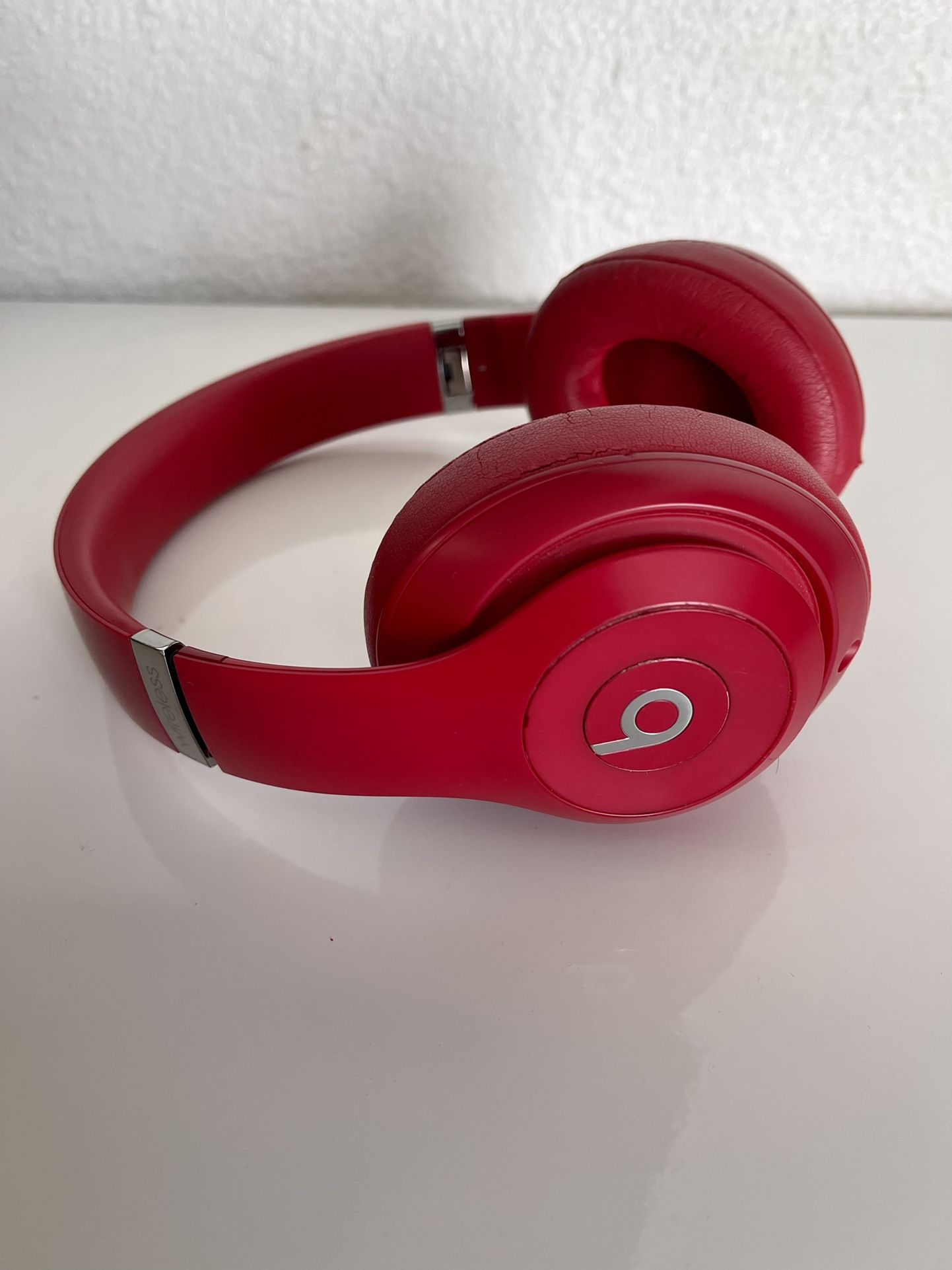 Beats by Dre Studio3 Wireless Noise cancellation headphones- RED  