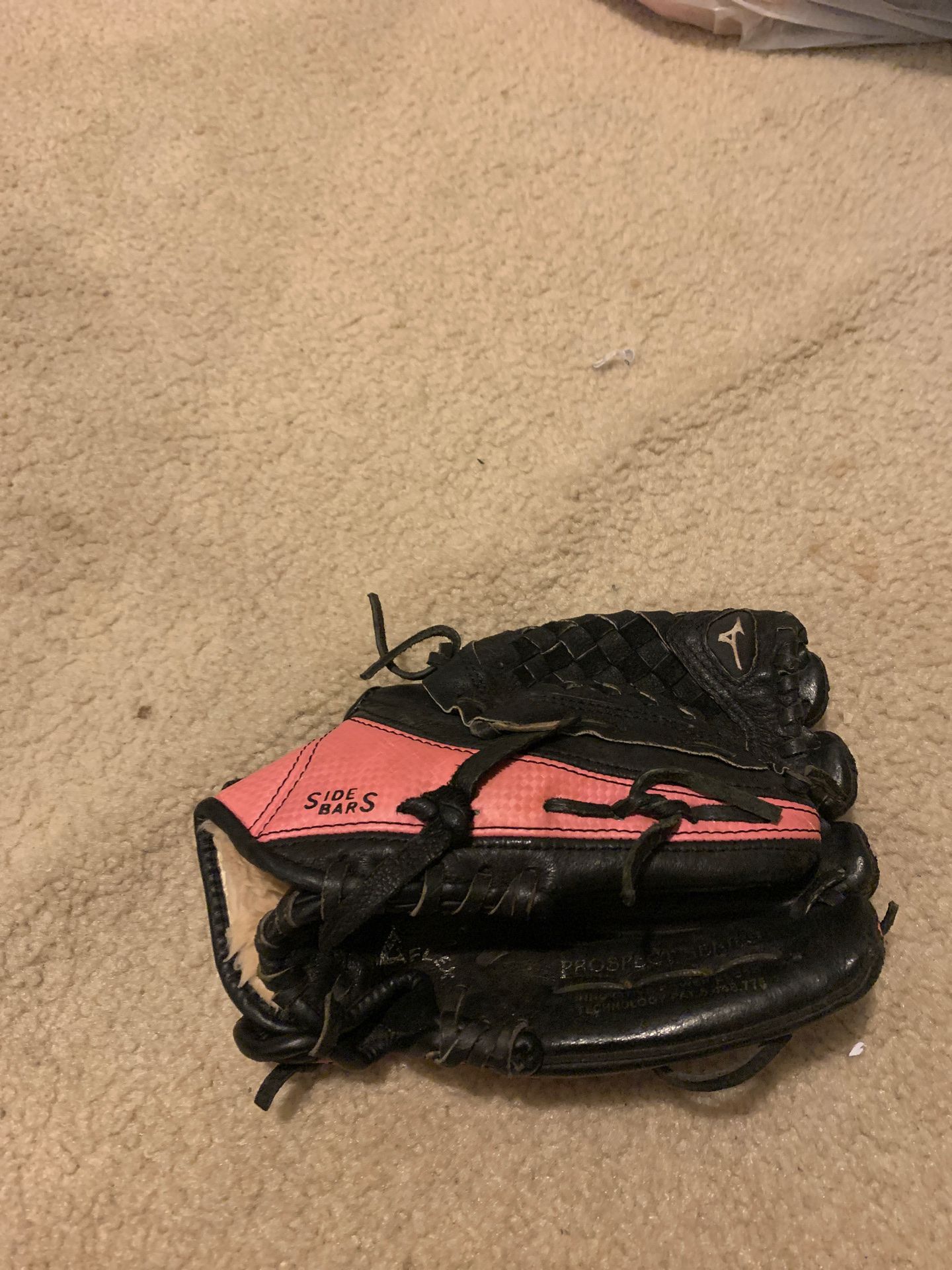 Mizuno 10” inches softball glove $5.00