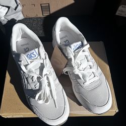 ASICS Women's Lyte Classic Shoes Women 9/ Men 7 1/2