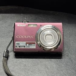 Nikon Coolpix S220 10MP Digital Camera