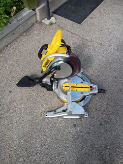 10 inch miter saw like new only used it a couple of times