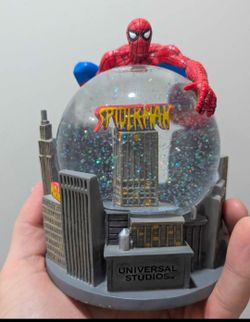 Vintage 2003 Universal Studios Spider-Man Snow Globe / Water Globe