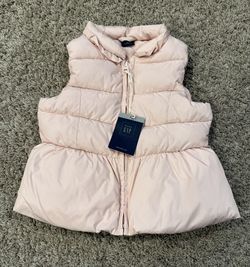 New Gap Girls Puffer Vest Size 3T