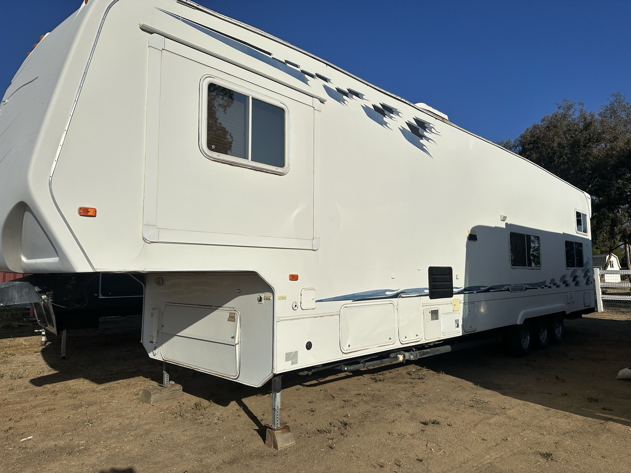 2006 trip Axle 40Ft Toyhauler