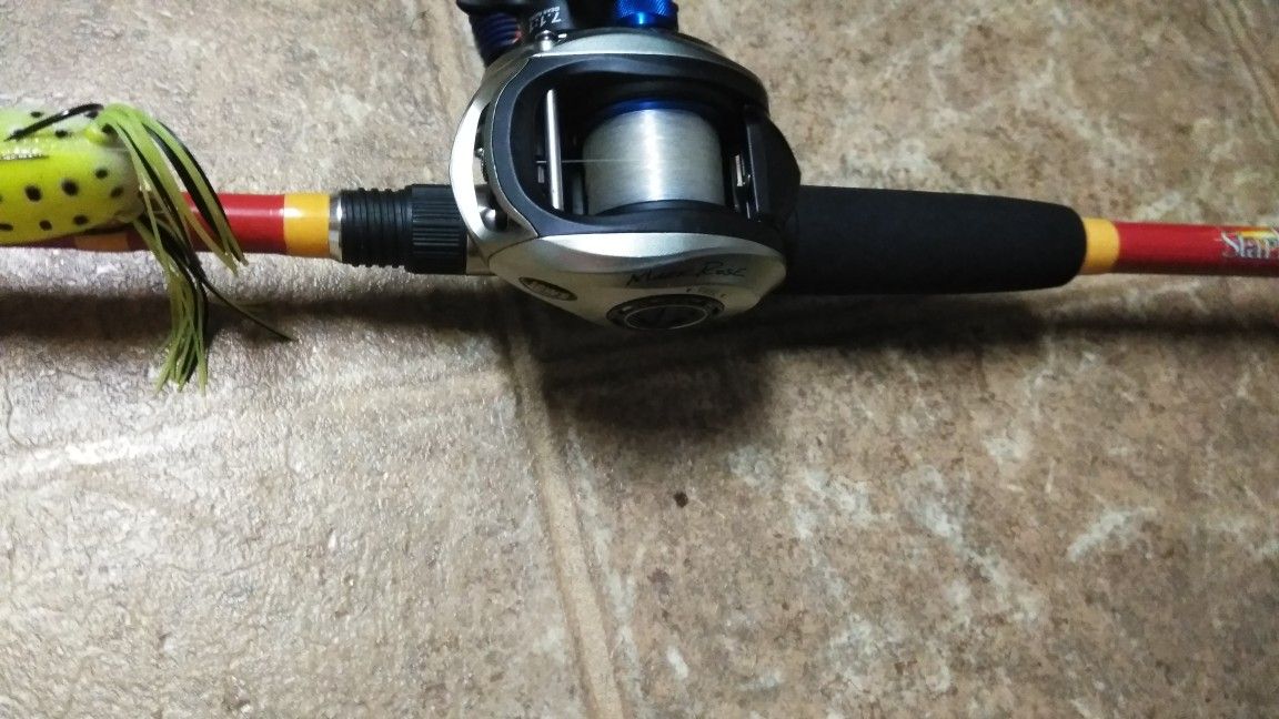 Baitcaster fishing pole