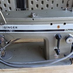 Singer 20u33 Industrial sawing machine good condition