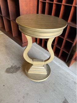 Side table Champagne color from Ross