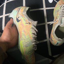 Soccer Cleats Size 10