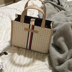 Tommy Hilfiger Hand Bag 