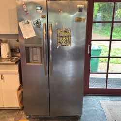 1 Year Old Fridgeair Refrigerator 