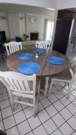 Kitchen table w 4 chairs