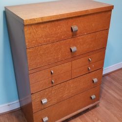 Dresser with 5 draws . 