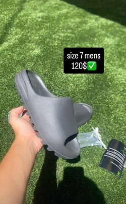 Yeezy slides size 7 men