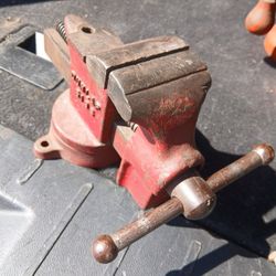 Antique Bench Vise